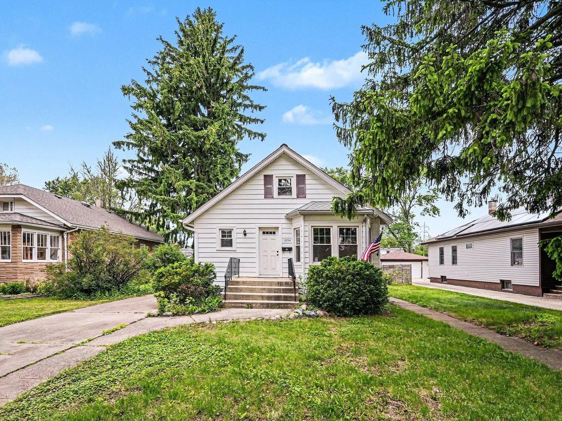 1094 Walter Ave., Des Plaines, IL 60016
