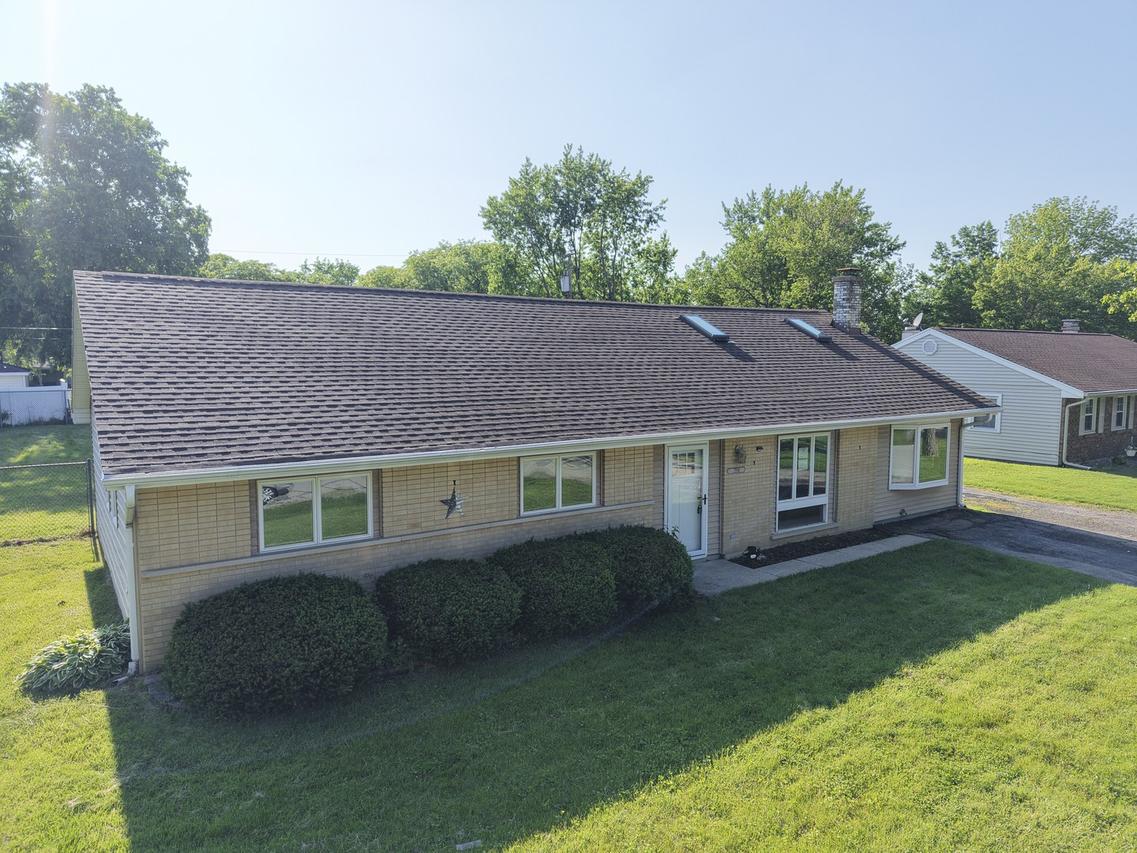 7706 Warwick Ave., Darien, IL 60561