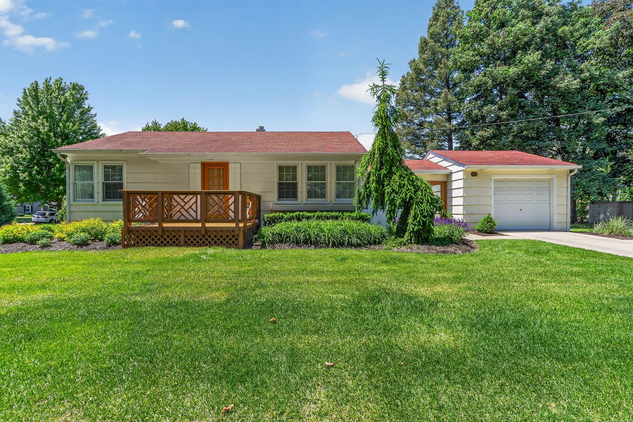 69 Central Ave., Aurora, IL 60506