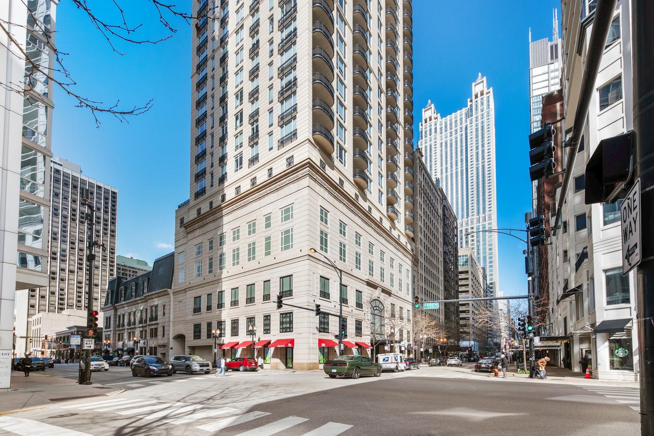 10 E Delaware Pl. #25B, Chicago, IL 60611