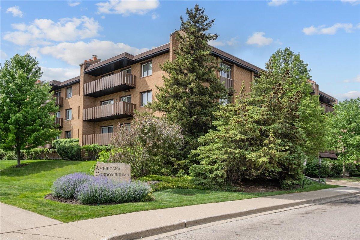 1795 Lake Cook Rd. #107, Highland Park, IL 60035