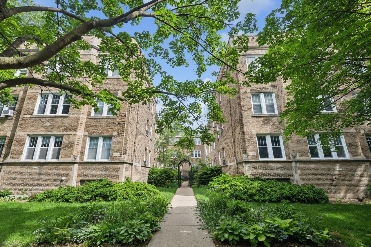 717 Reba Pl. #2N, Evanston, IL 60202