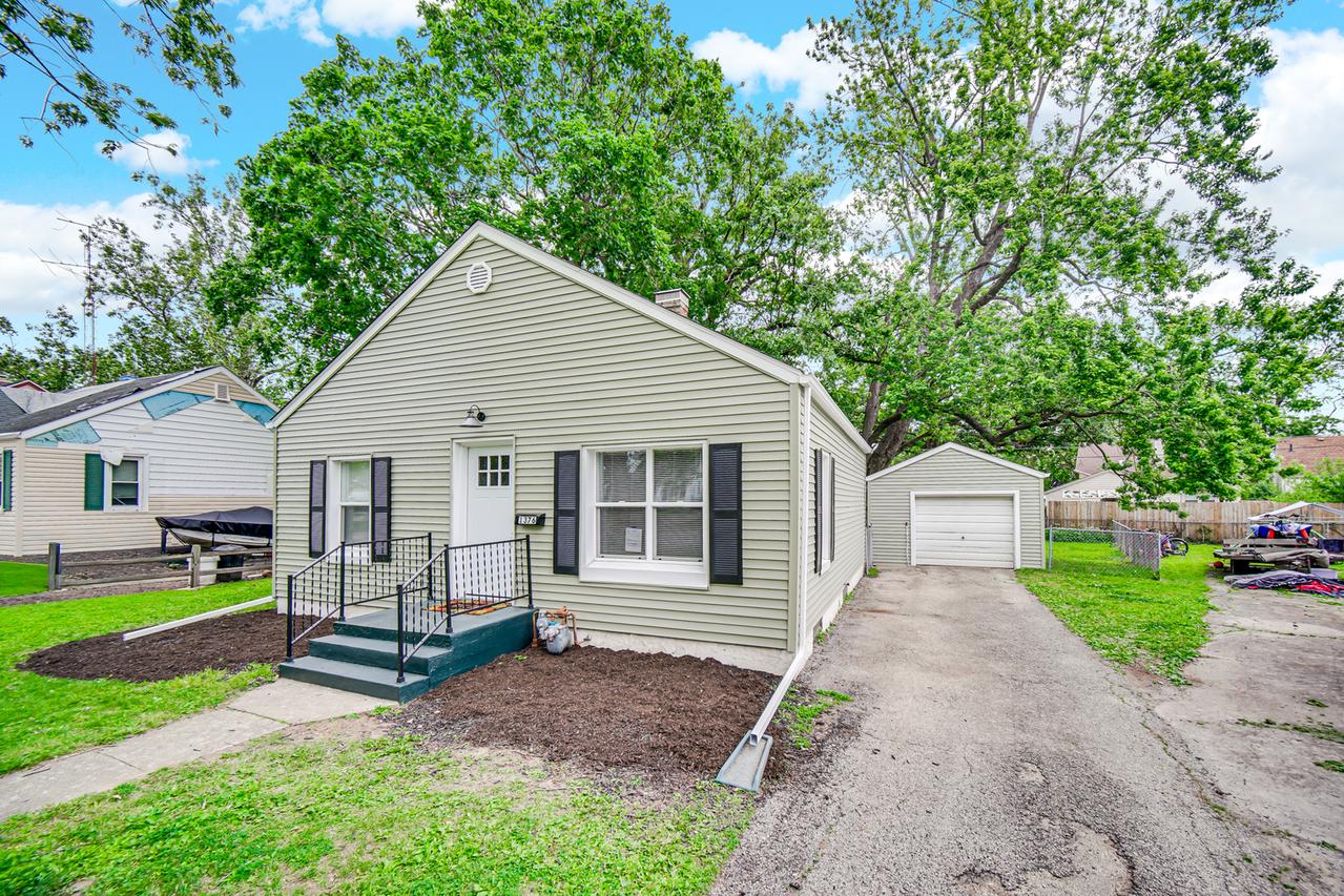 1376 Lennington Cir., Kankakee, IL 60901