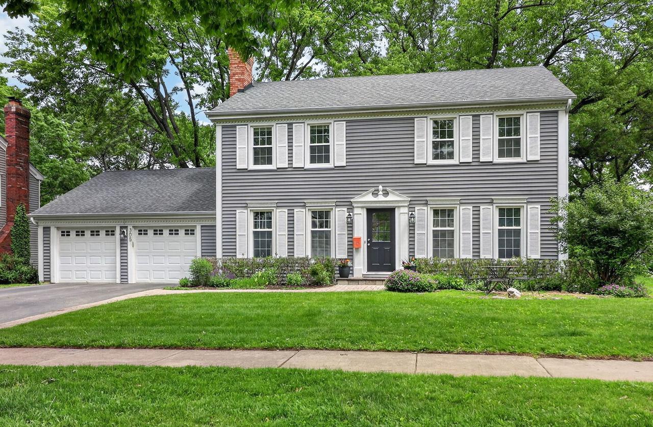 305 Tanglewood Ln., Naperville, IL 60563