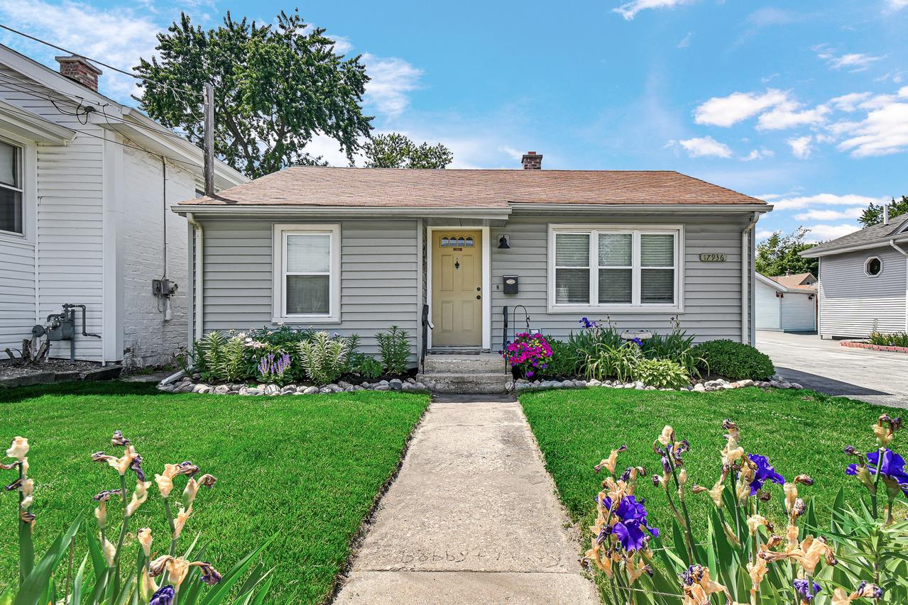 17936 Hickory St., Lansing, IL 60438