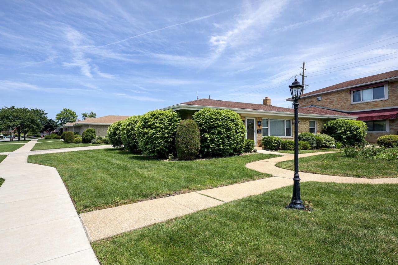 1547 Balmoral Ave., Westchester, IL 60154