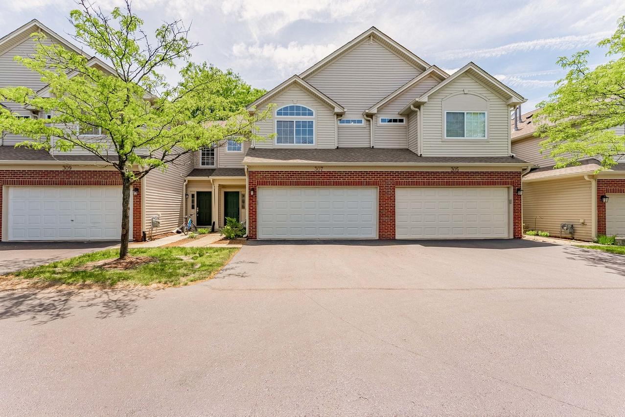 307 Abington Woods Dr., Aurora, IL 60502