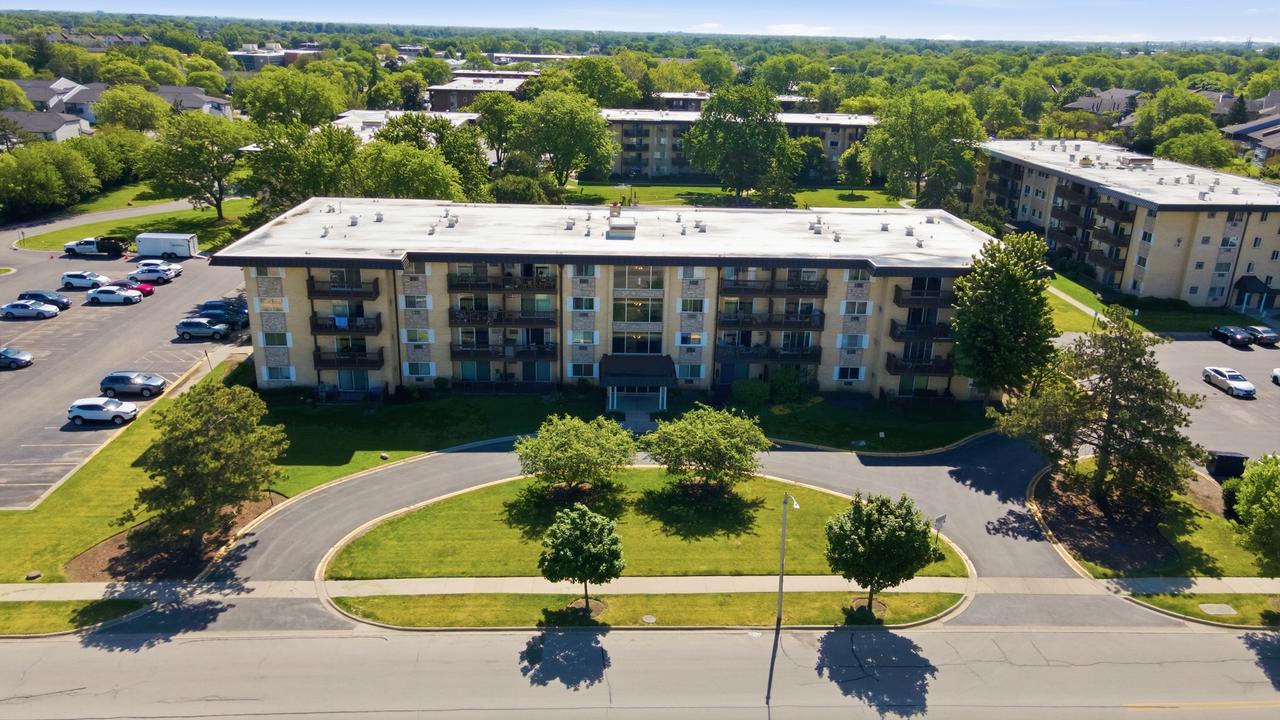 2218 S Goebbert Rd. #496, Arlington Heights, IL 60005