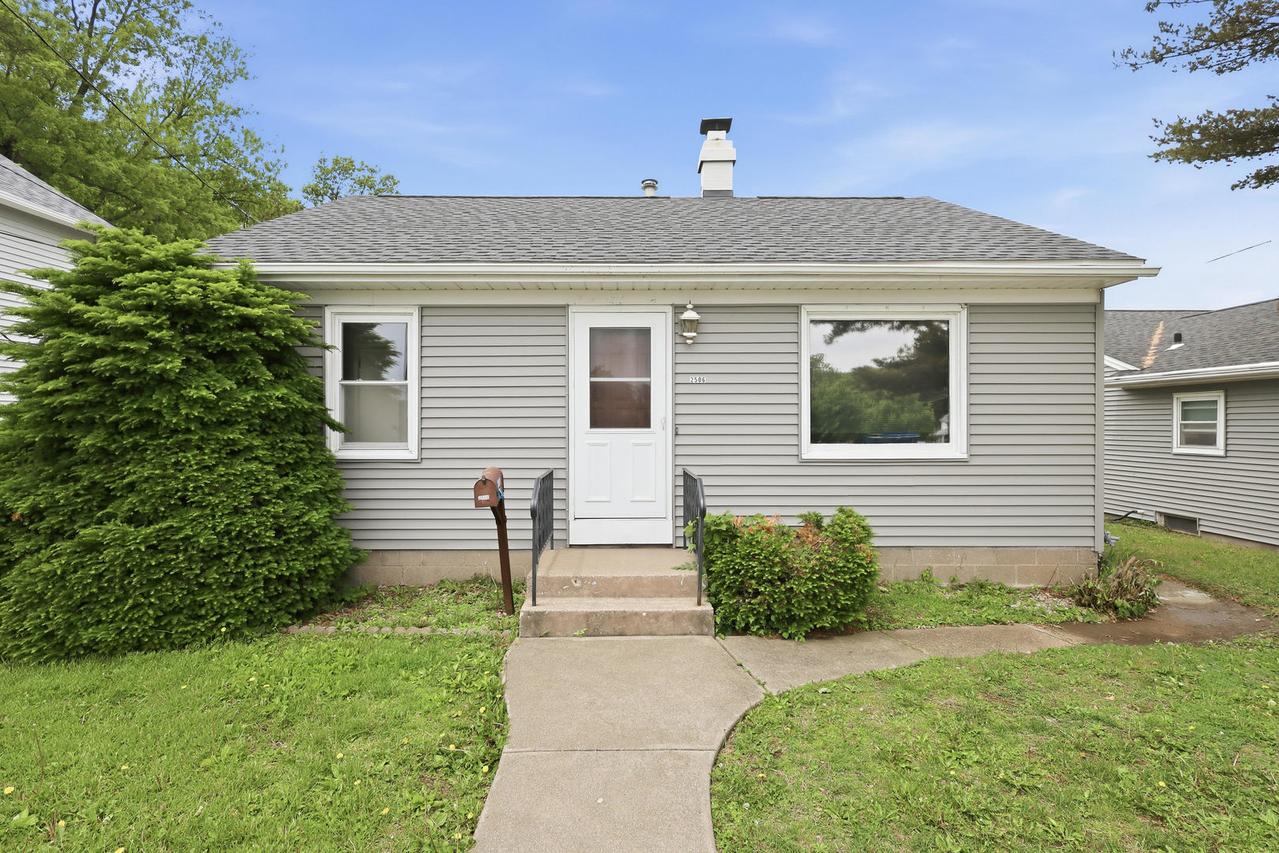 2506 17th St., Rock Island, IL 61201