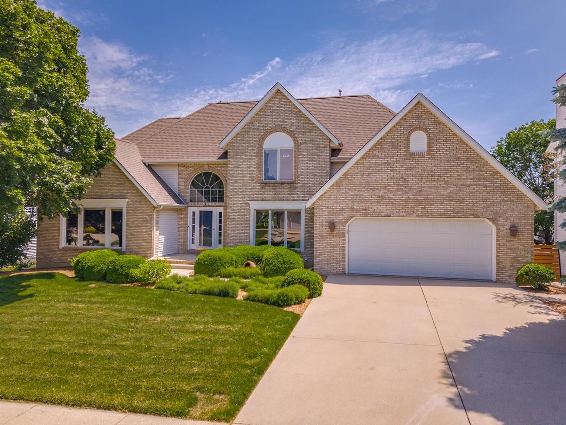9 Red Stone Ct., Bloomington, IL 61704