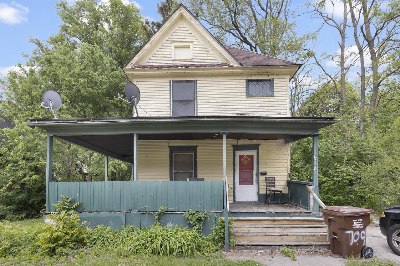 938 Woodlawn Ave., Rockford, IL 61103