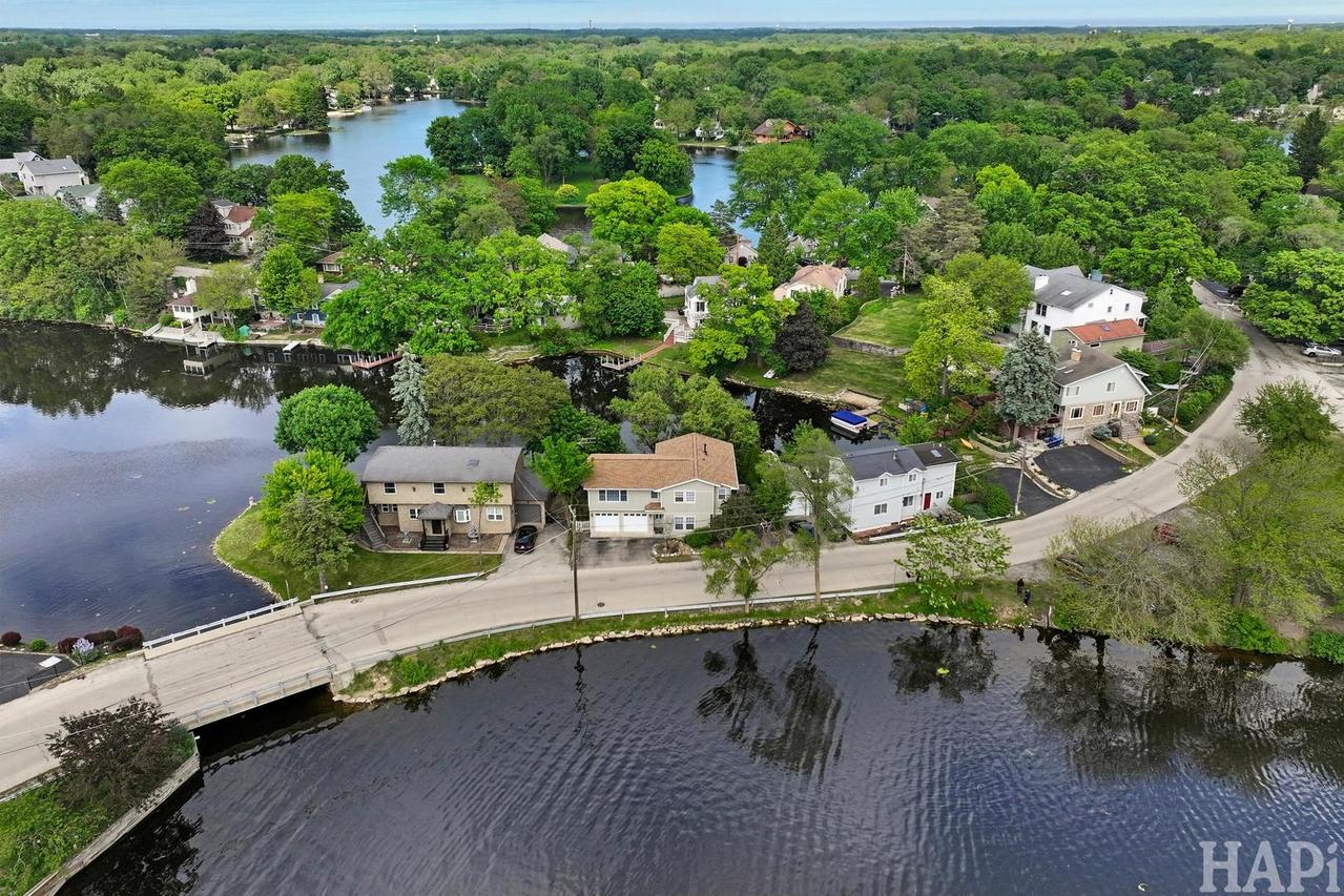 212 Island Dr., Island Lake, IL 60042