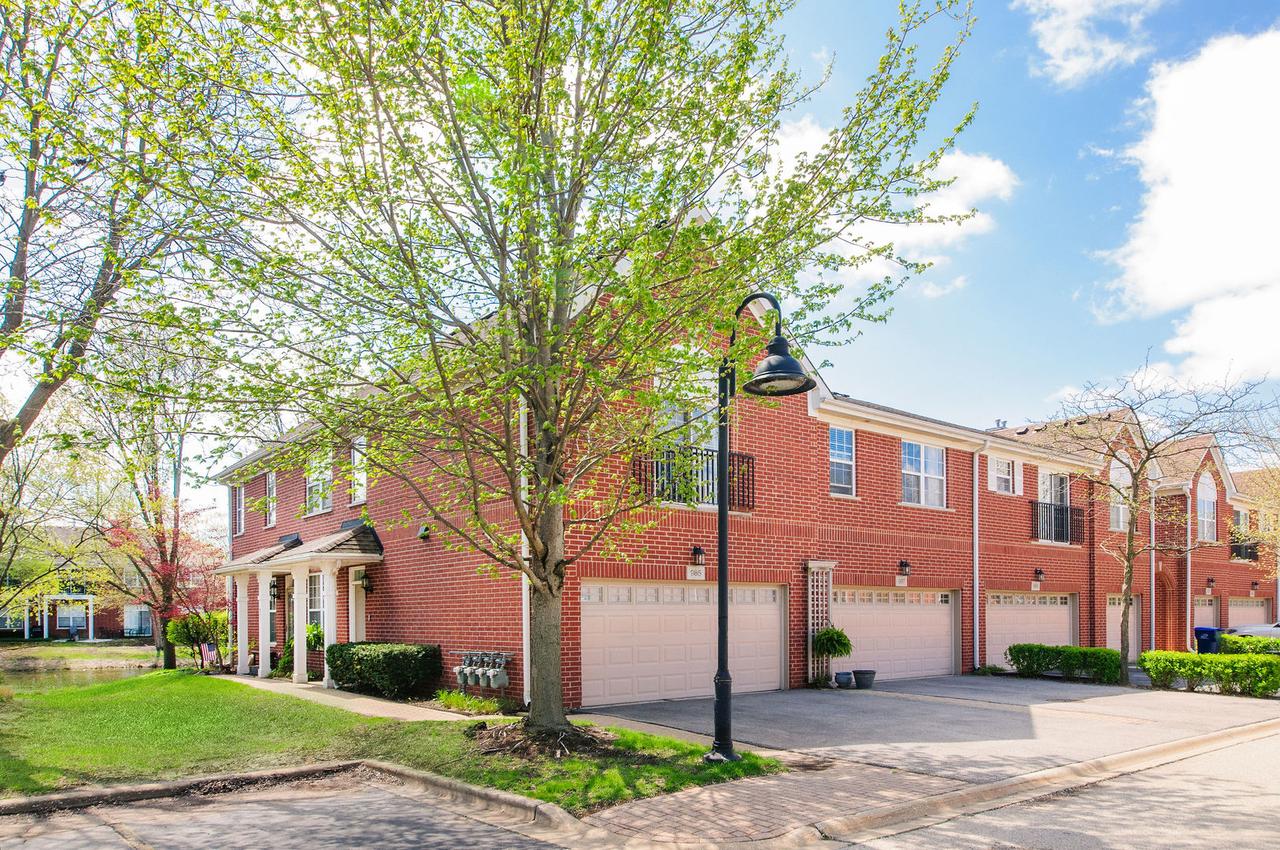 985 Enfield Dr., Northbrook, IL 60062