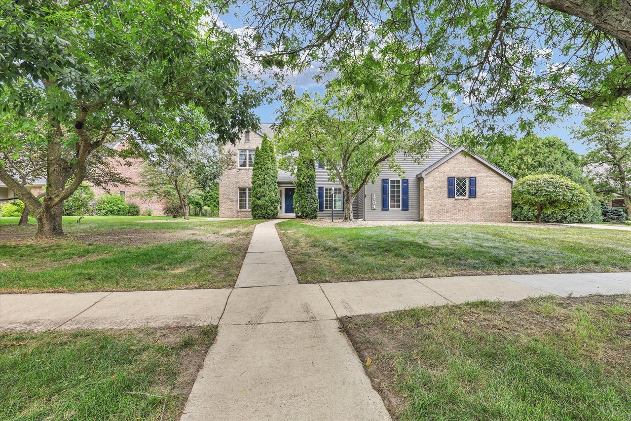 1704 Bentbrook Dr., Champaign, IL 61822