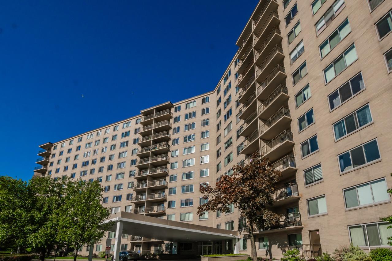 6933 N Kedzie Ave. #615, Chicago, IL 60645
