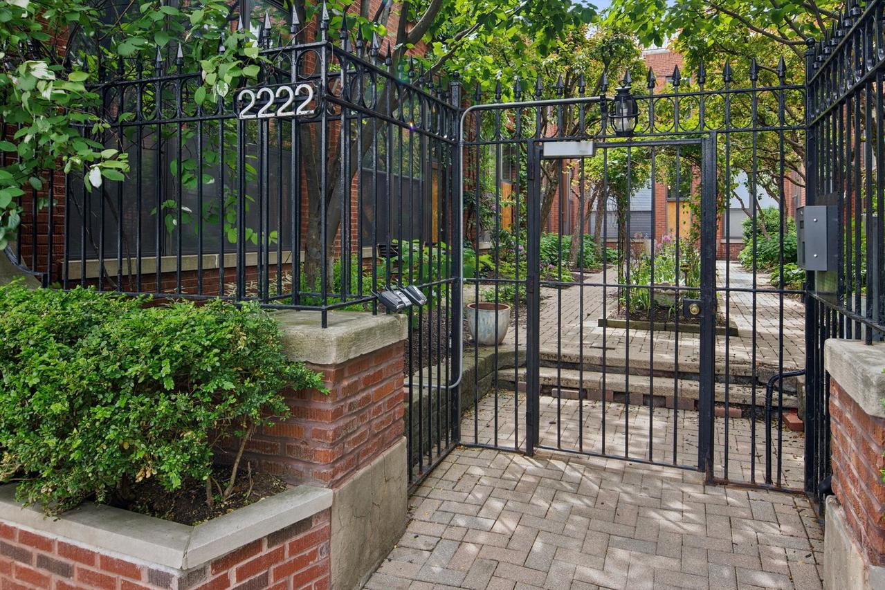 2222 N Racine Ave. #16, Chicago, IL 60614