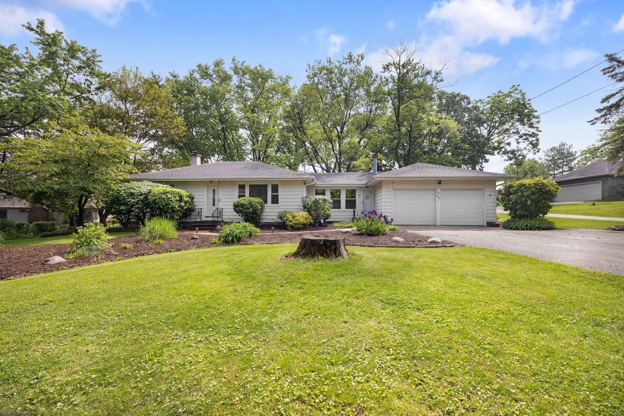 4N285 Lafox Rd., St. Charles, IL 60175