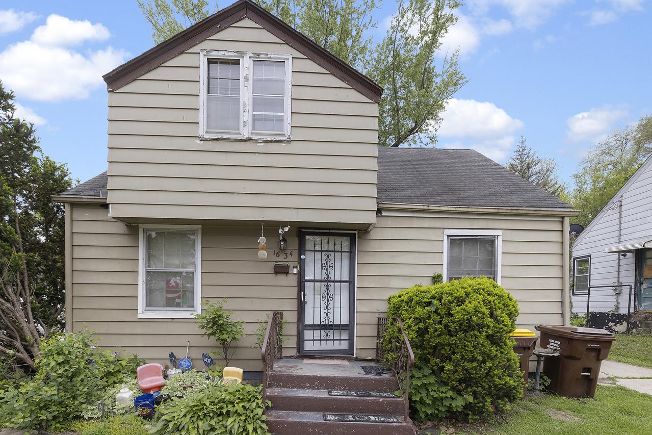 1634 Loomis St., Rockford, IL 61102