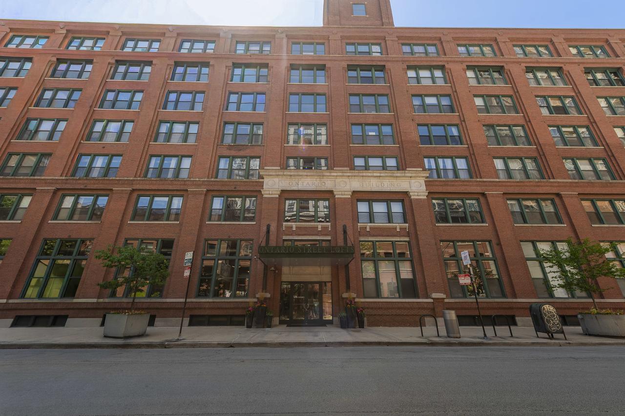 411 W Ontario St. #220, Chicago, IL 60654