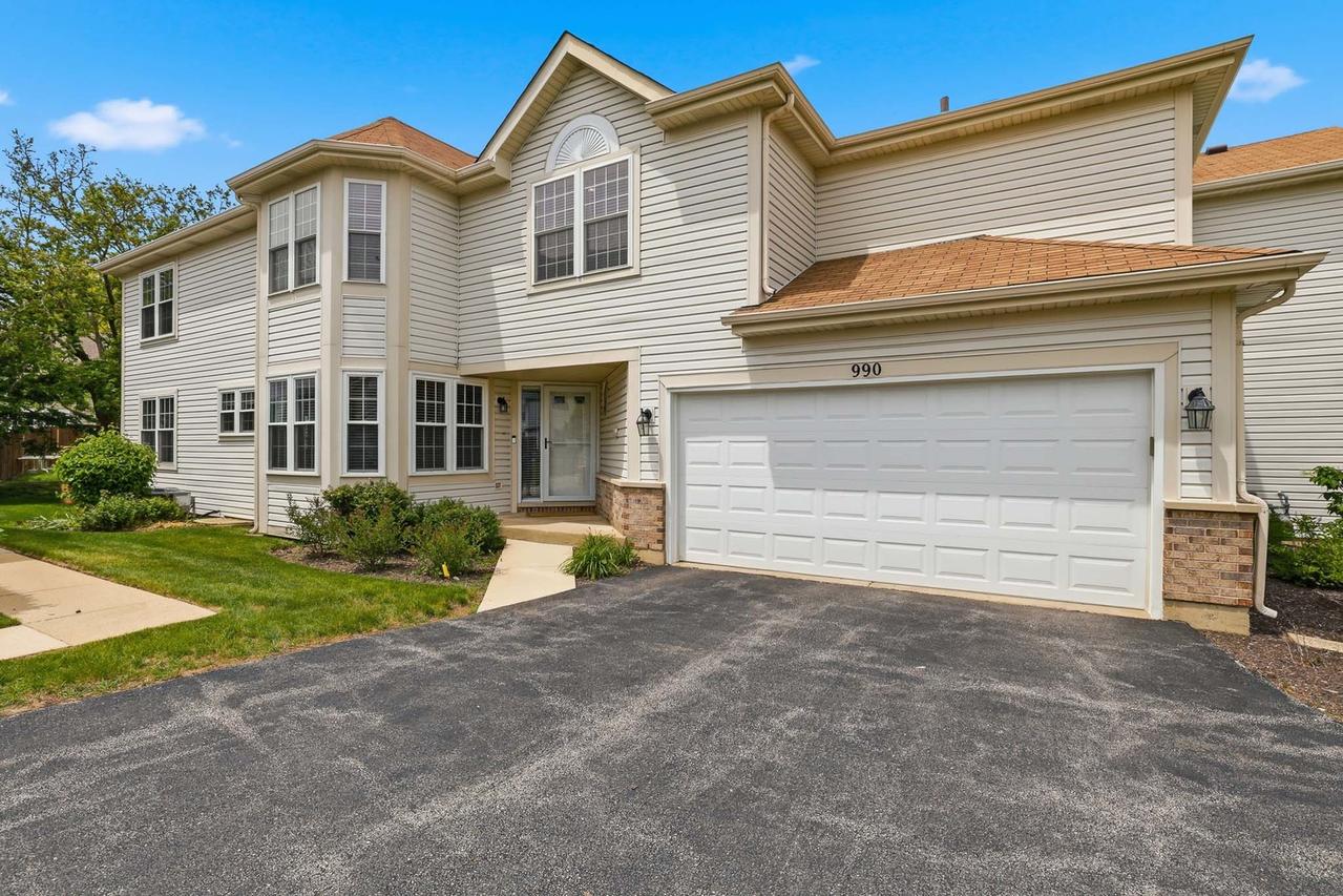 990 Sweetflower Dr., Hoffman Estates, IL 60169
