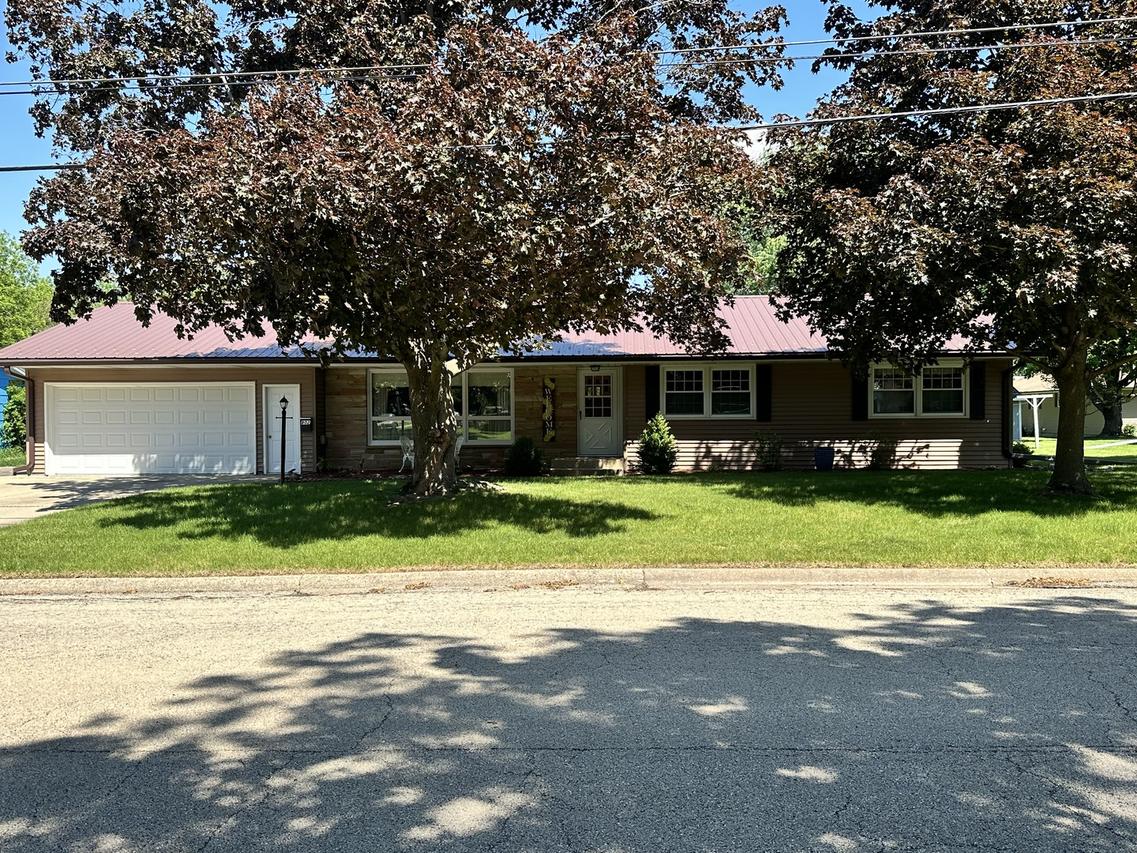 802 Glenwood Dr., Morrison, IL 61270