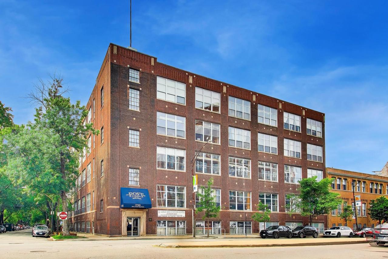 1733 W Irving Park Rd. #409, Chicago, IL 60613