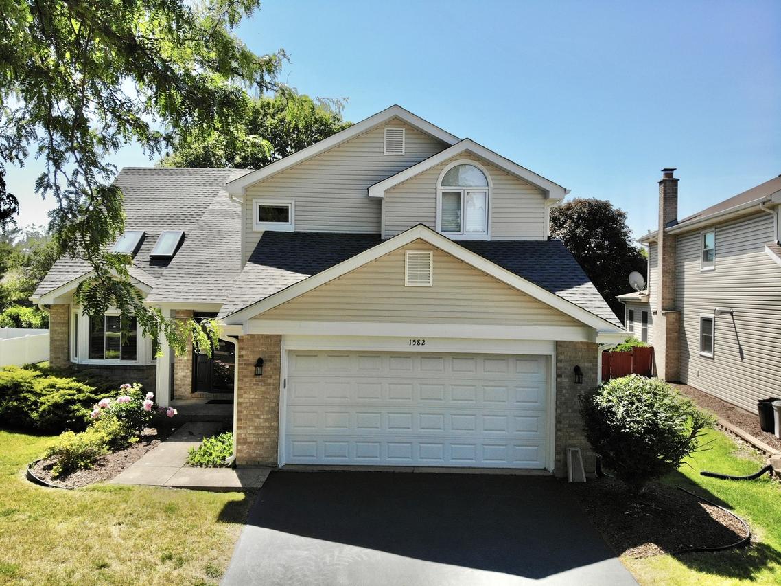 1582 Hinterlong Ln., Naperville, IL 60563