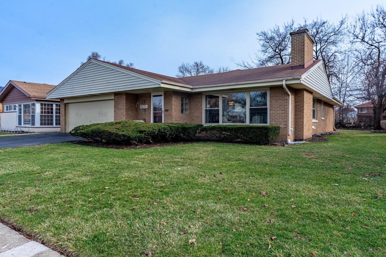 3835 W Jarlath St., Lincolnwood, IL 60712