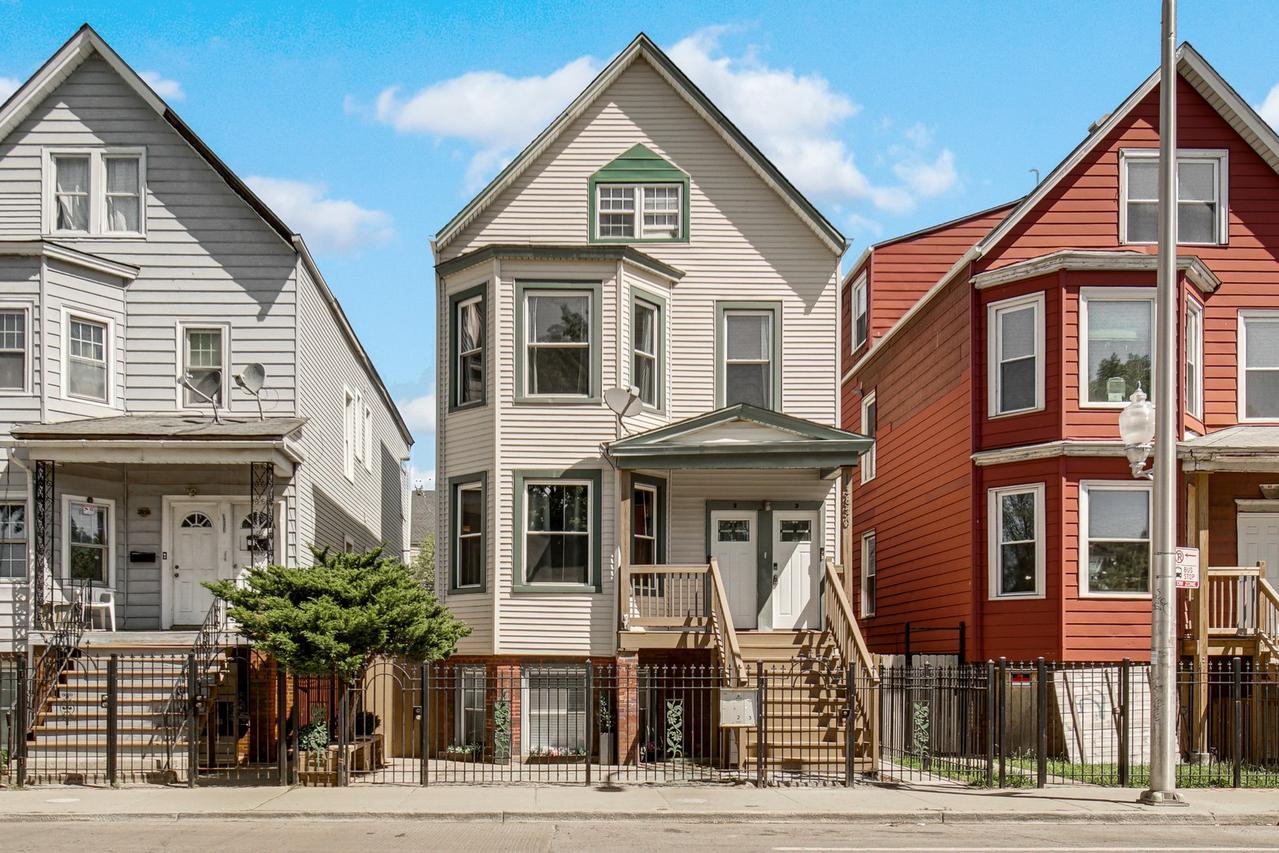 3850 W Diversey Ave., Chicago, IL 60647