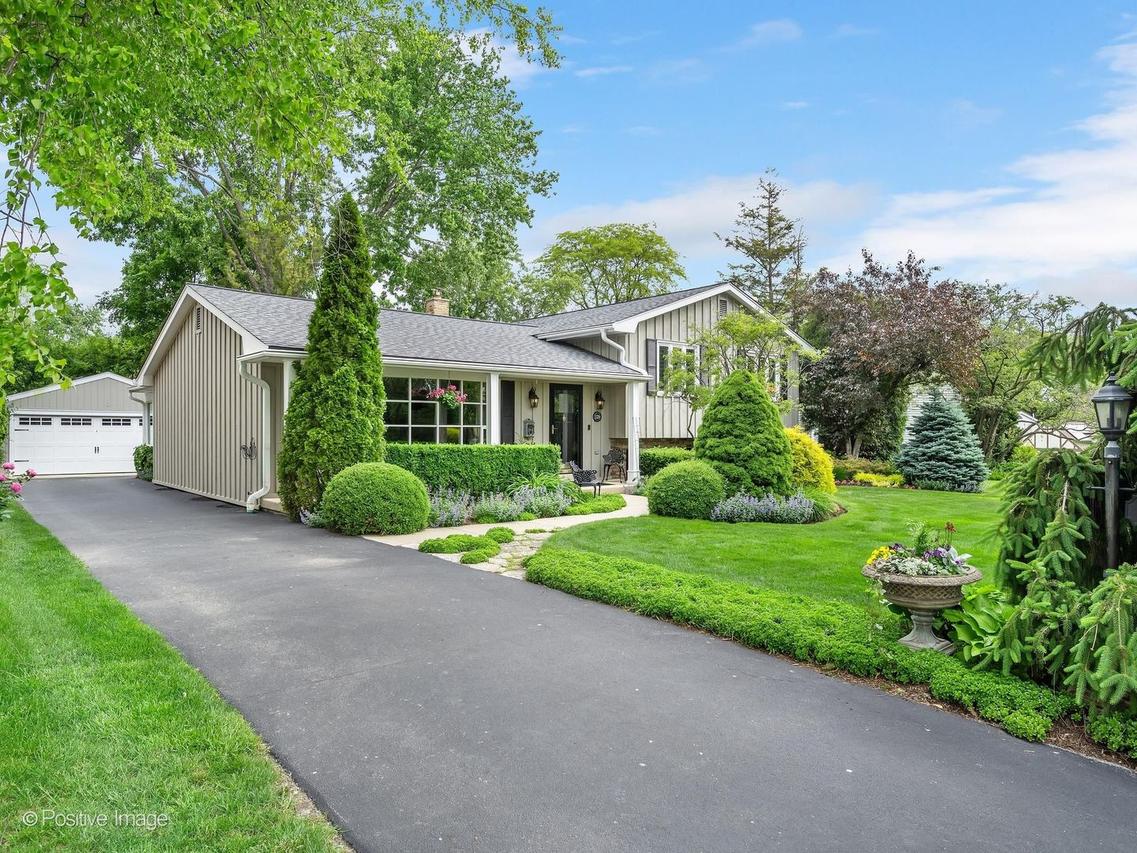 126 Naperville Rd., Clarendon Hills, IL 60514