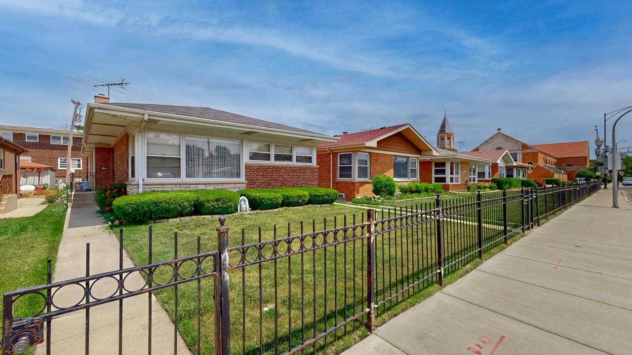 2816 W Bryn Mawr Ave., Chicago, IL 60659