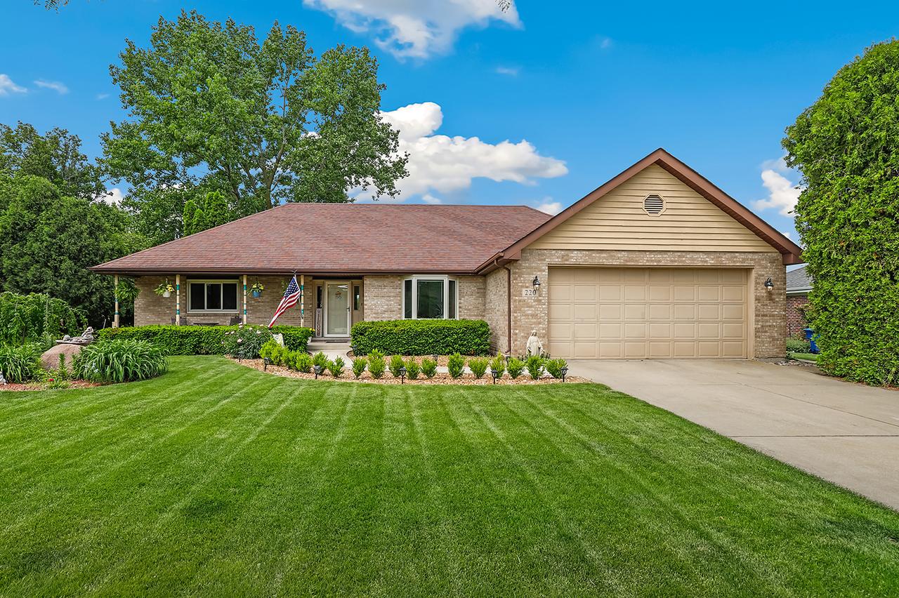 220 Grant Ave., Frankfort, IL 60423