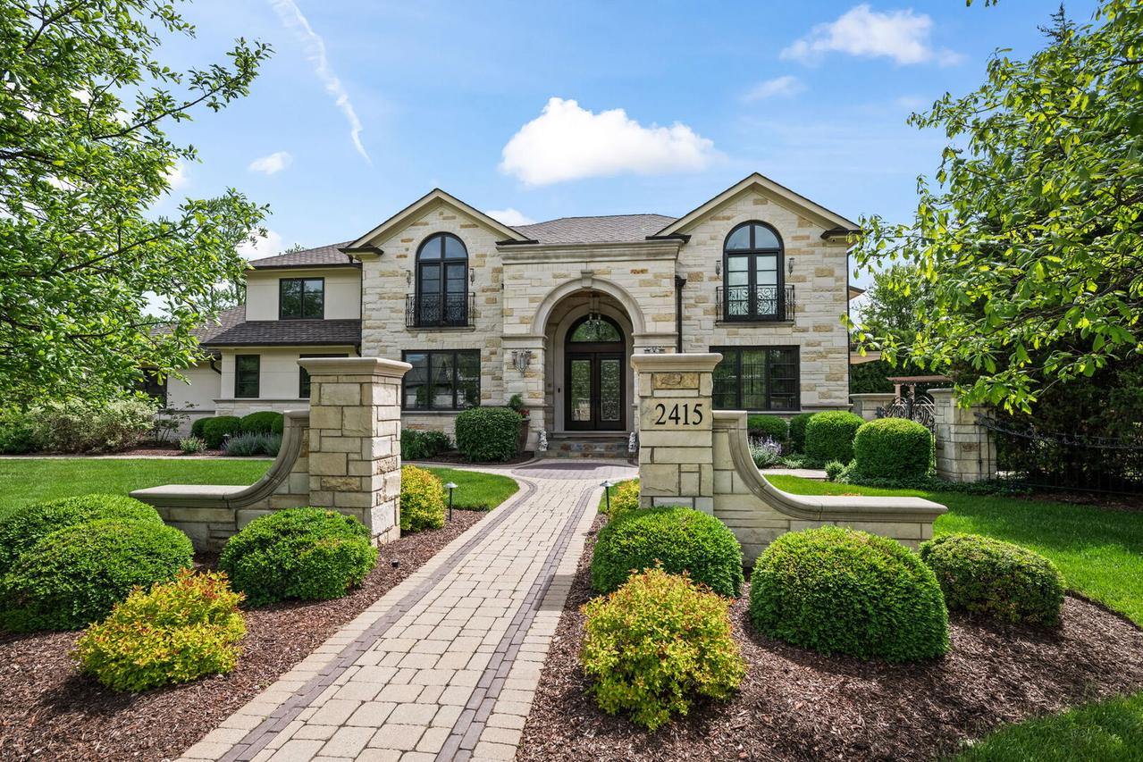 2415 N Pine Ave., Arlington Heights, IL 60004