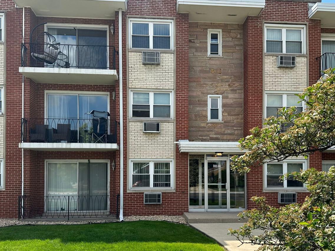 10524 S Pulaski Rd. #2SE, Oak Lawn, IL 60453
