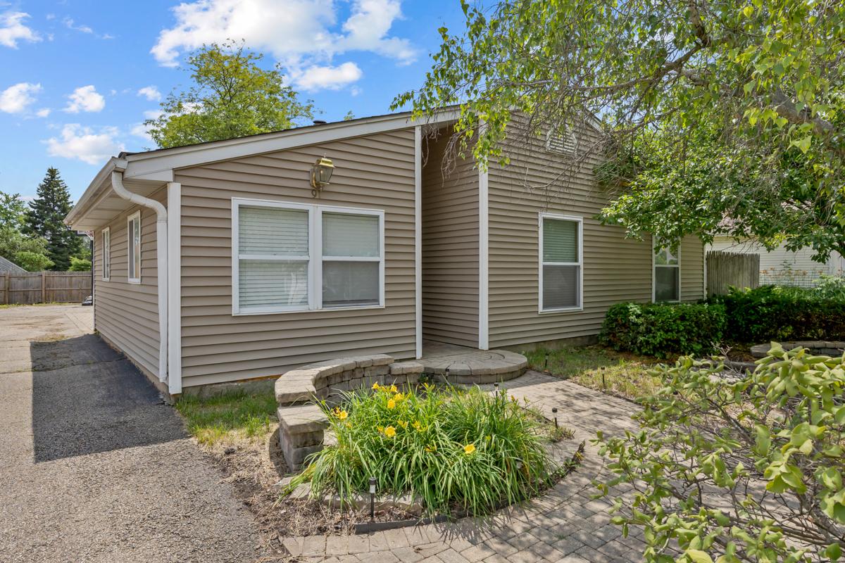 91 Rockledge Dr., Romeoville, IL 60446