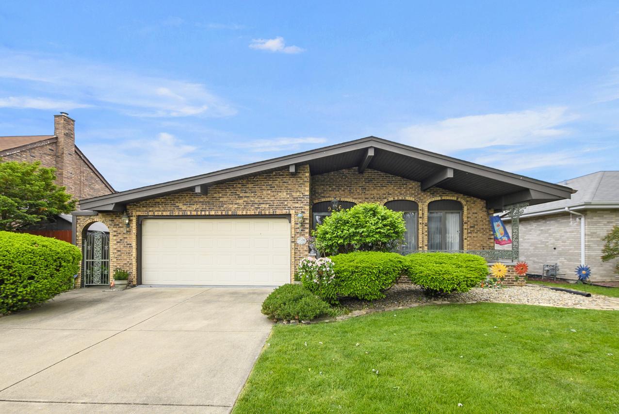 9346 S 55th Ave., Oak Lawn, IL 60453