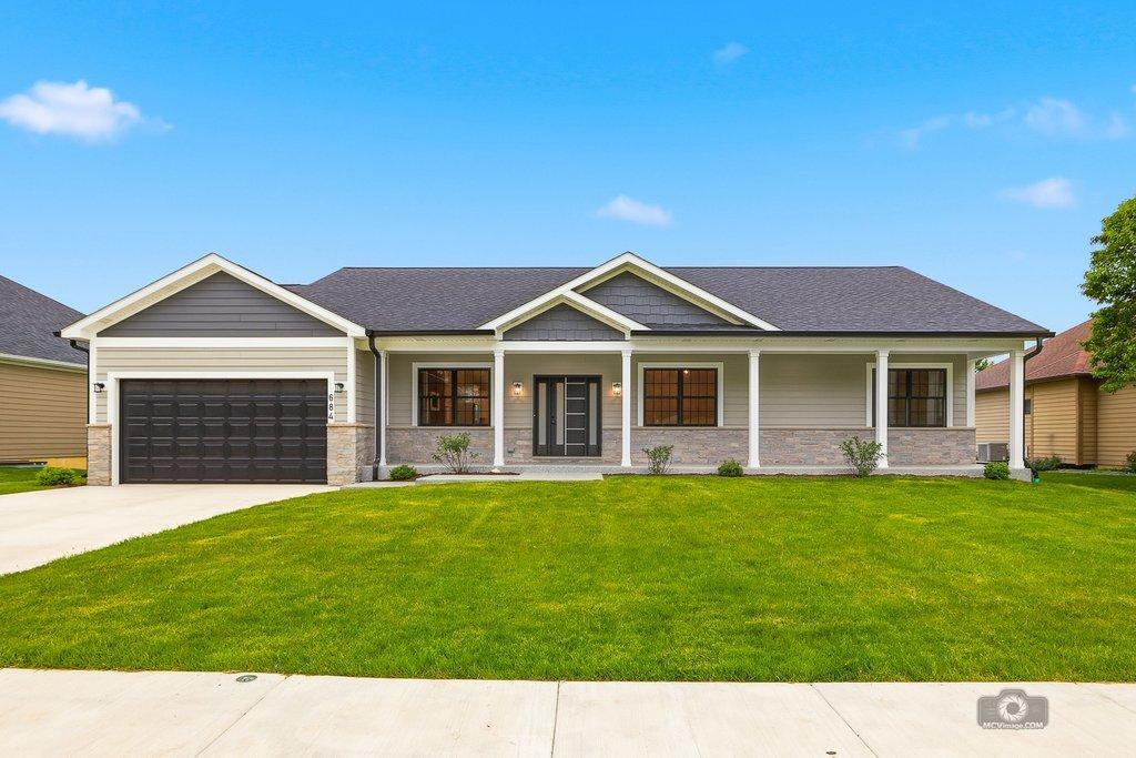 684 Schomer Rd., Aurora, IL 60505