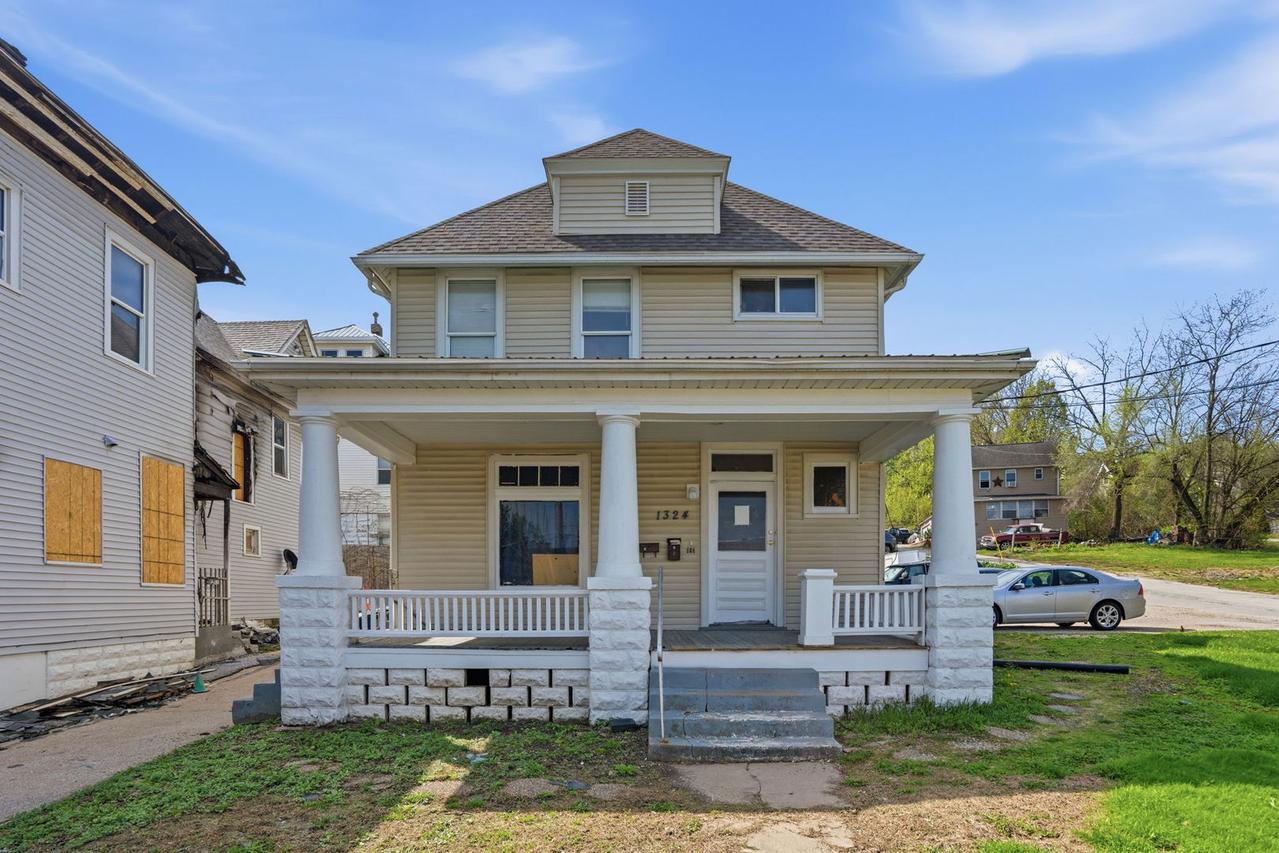 1324 7th Ave., Moline, IL 61265