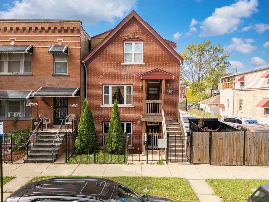 820 N Monticello Ave., Chicago, IL 60651