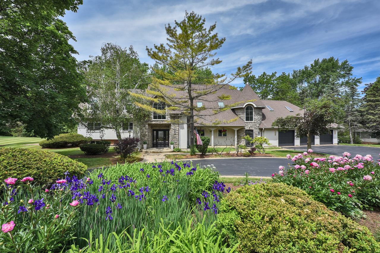 144 Highland Rd., Inverness, IL 60067