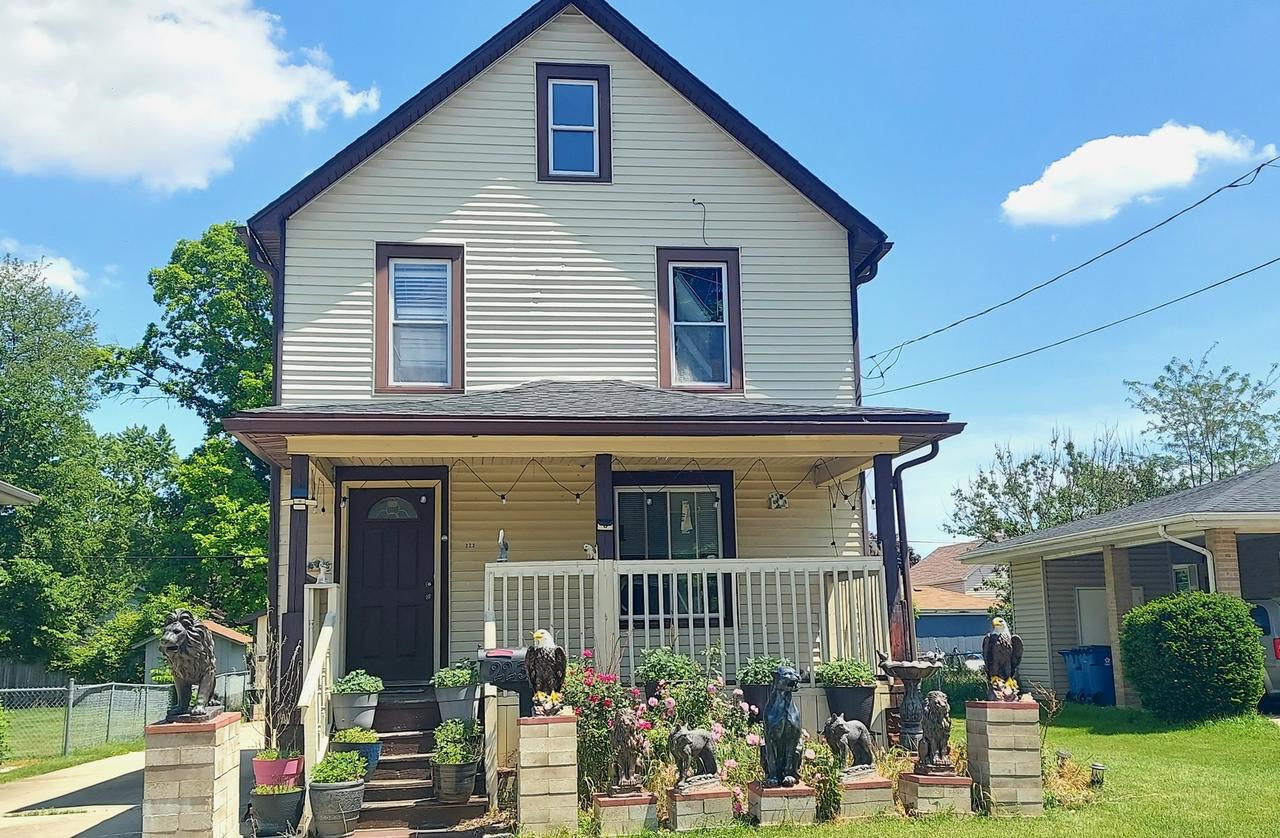 223 N Sumner Ave., Aurora, IL 60505