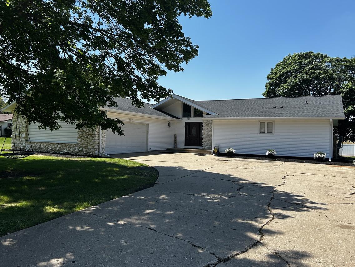 12795 Lawrence Rd., Sterling, IL 61081