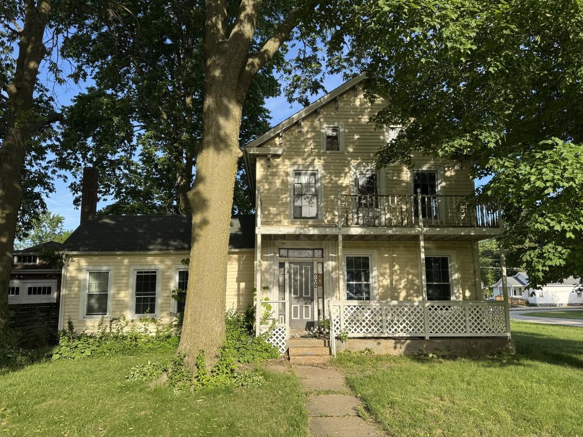 202 S State St., Annawan, IL 61234