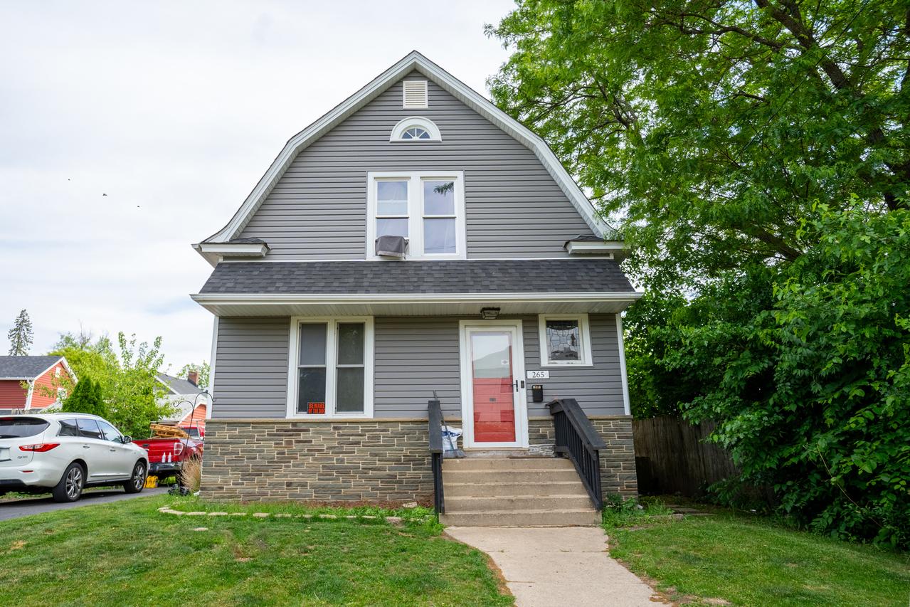 265 Slade Ave., Elgin, IL 60120