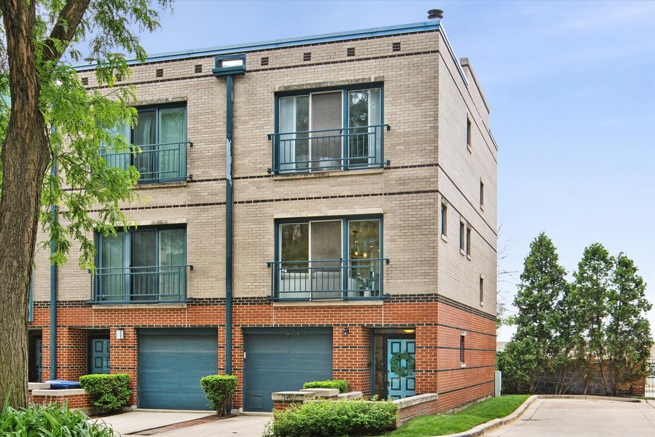 1341 S Clark St., Chicago, IL 60605