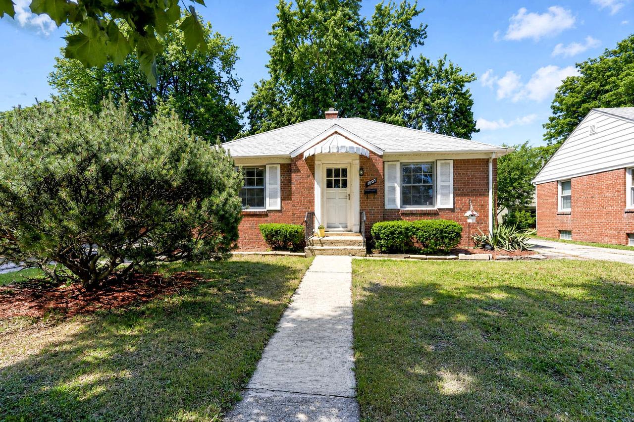 1607 Glenwood Ave., Joliet, IL 60435