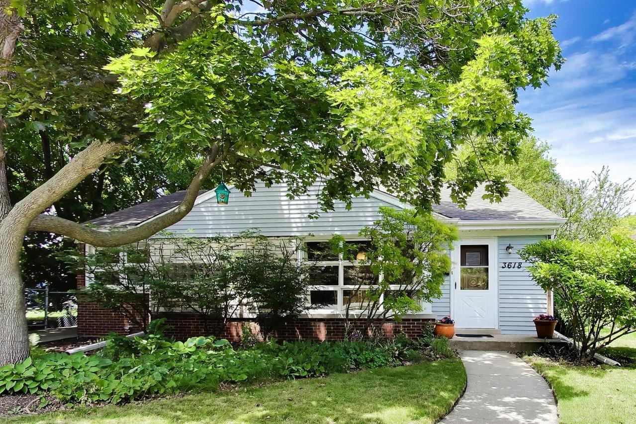 3618 Church St., Evanston, IL 60203
