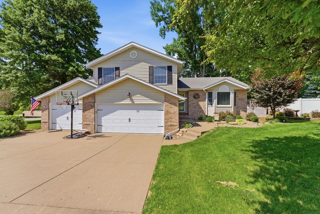 2212 Parkway Dr., Port Byron, IL 61275