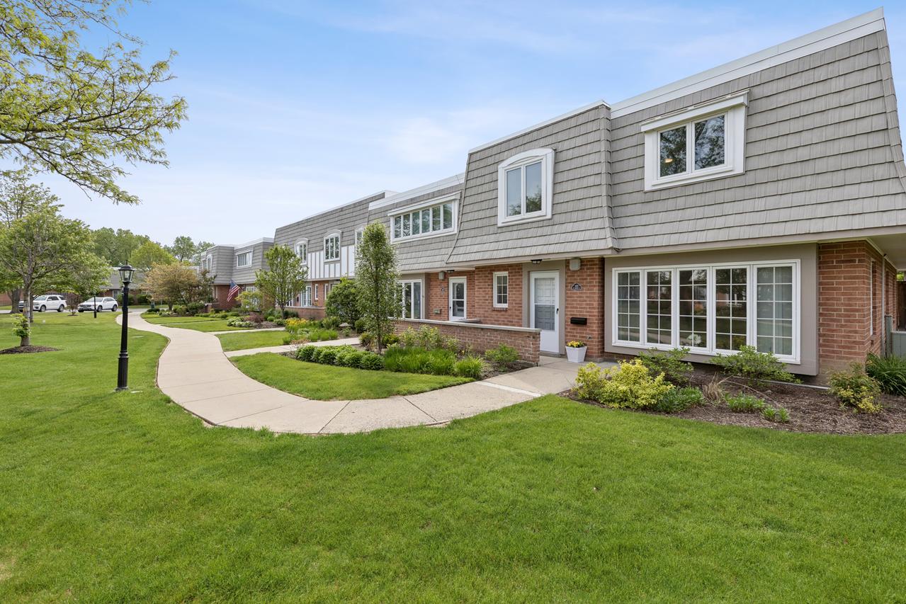 1470 Saint Tropez Ct., Highland Park, IL 60035
