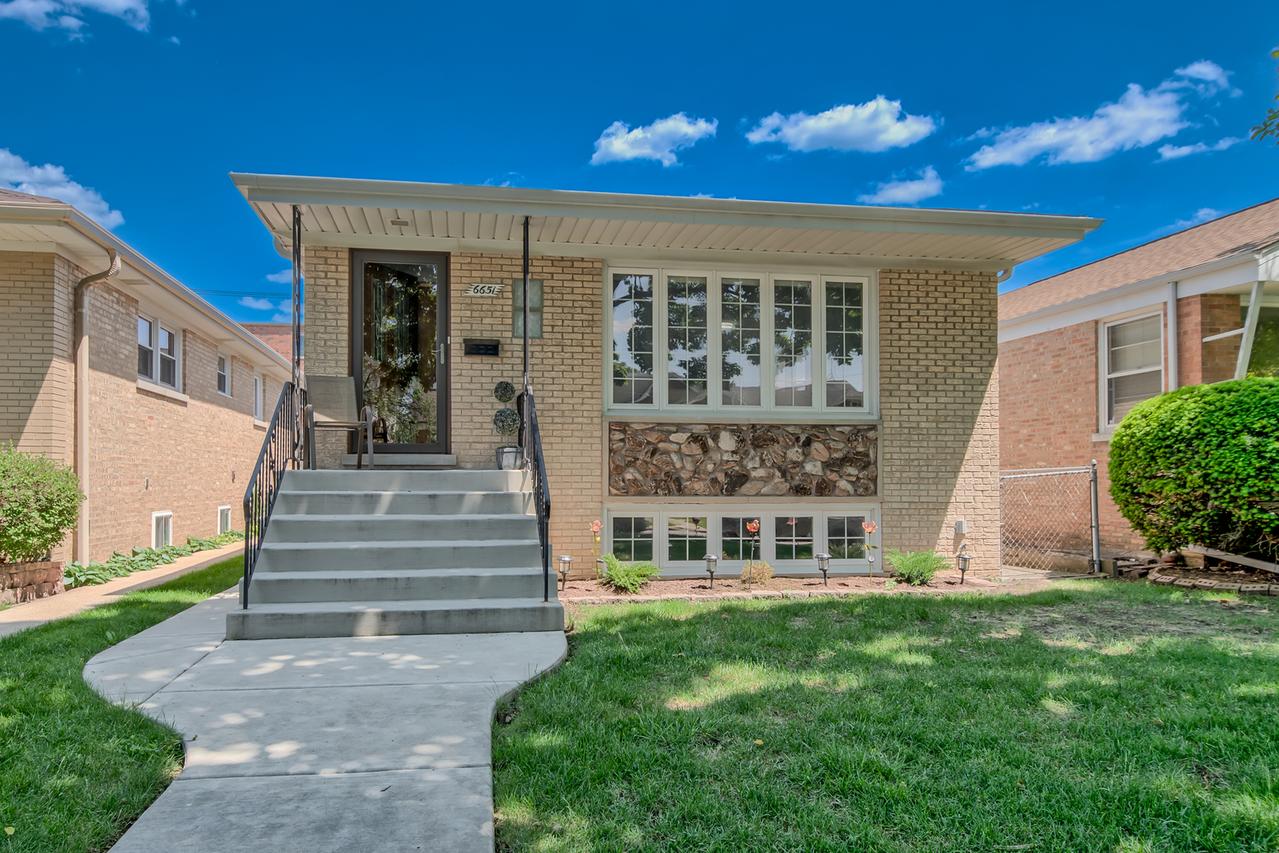6651 N Oconto Ave., Chicago, IL 60631